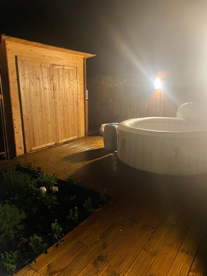 Готель O Dan Y Coed Luxury Yurt With Hot Tub Chwilog Екстер'єр фото